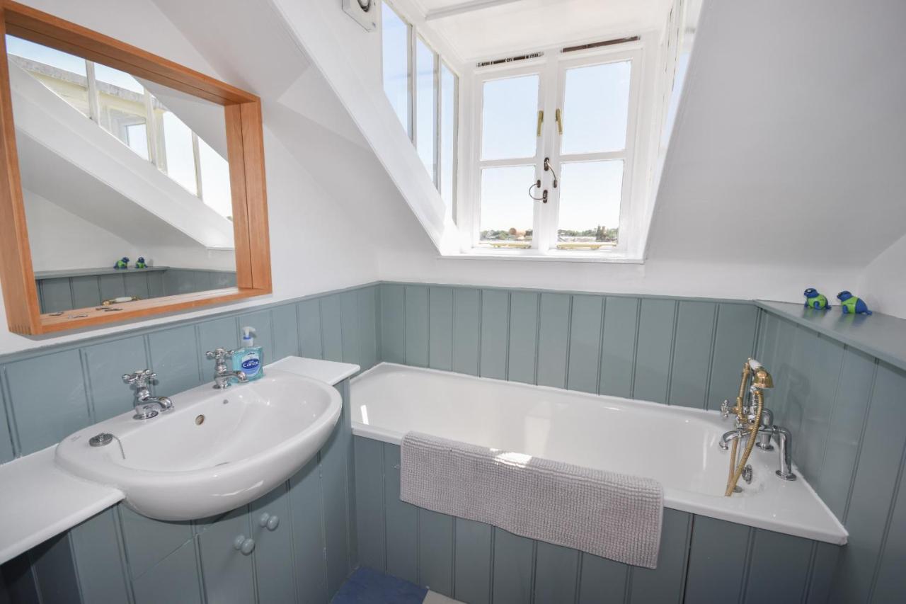 Arden Villa, Sleeps 8, Moments From The Golden Sandy Beach Of Ryde 赖德 外观 照片