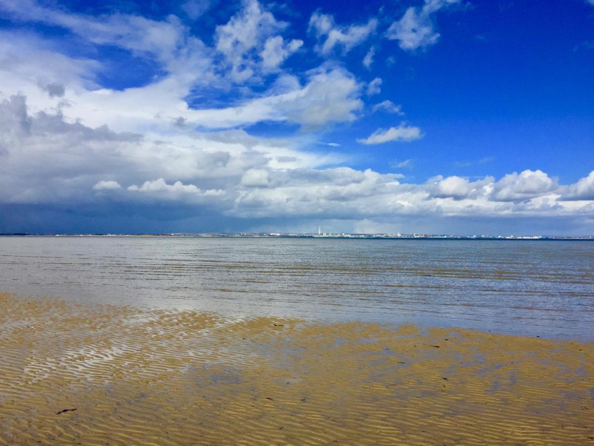 Arden Villa, Sleeps 8, Moments From The Golden Sandy Beach Of Ryde 赖德 外观 照片