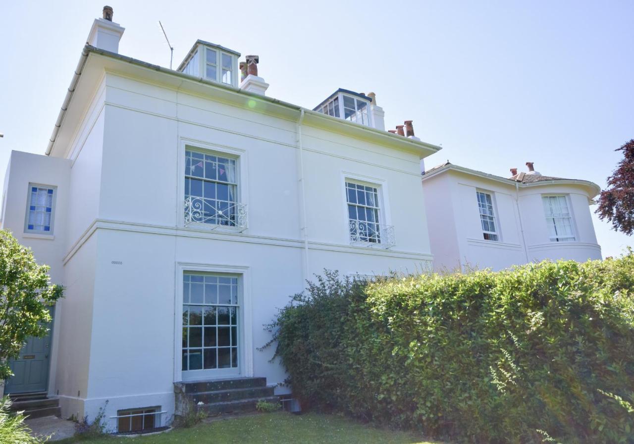 Arden Villa, Sleeps 8, Moments From The Golden Sandy Beach Of Ryde 赖德 外观 照片